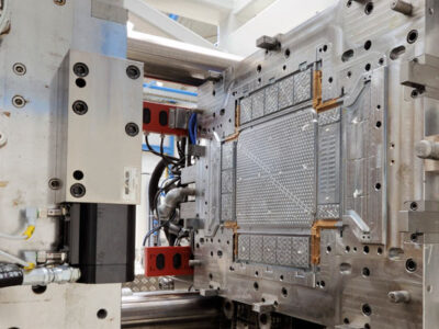 سیستم کلمپ در دستگاه تزریق مواد پلاستیک چیست؟ - پلاستوایران